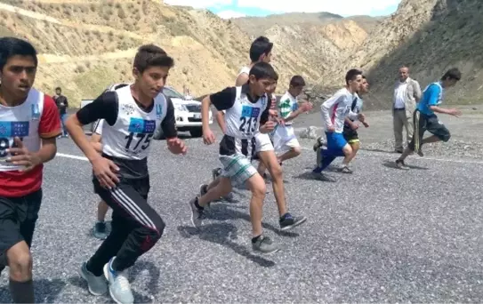 Hakkari'de Atletizm İl Birinciliği Yarışması