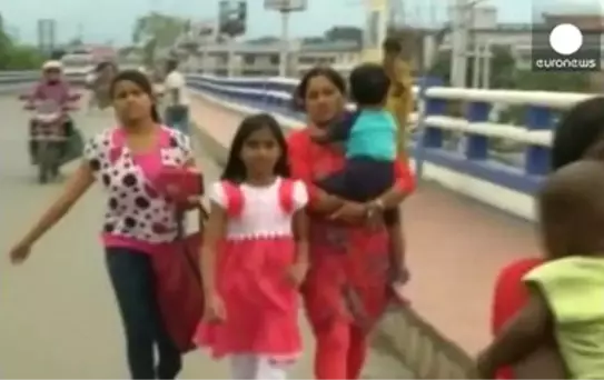 Nepal'i Vuran Deprem Hindistan'ın Kuzeyini de Etkiledi