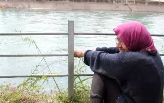 Ölmek İsteyen Yaşlı Kadını Lastikçi Kurtardı