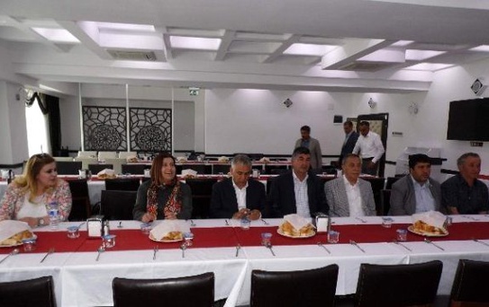 Ak Partililer Yemekte Buluştu