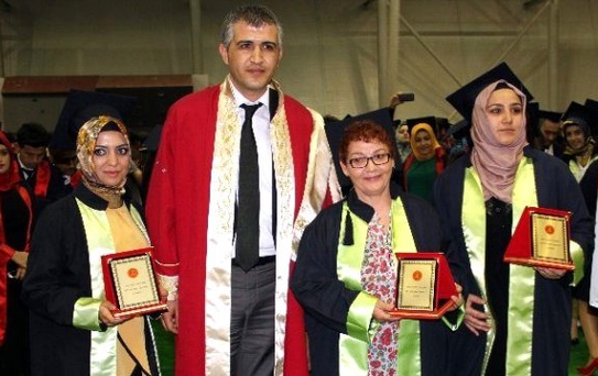 57 Yaşında İkinci Üniversite Mezunu Oldu