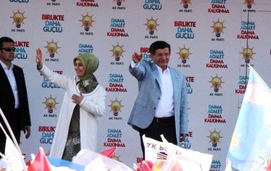 Davutoğlu, Diyarbakır'da Öksüz ve Yetimlere Müjde Verdi, Hdp'ye Yüklendi