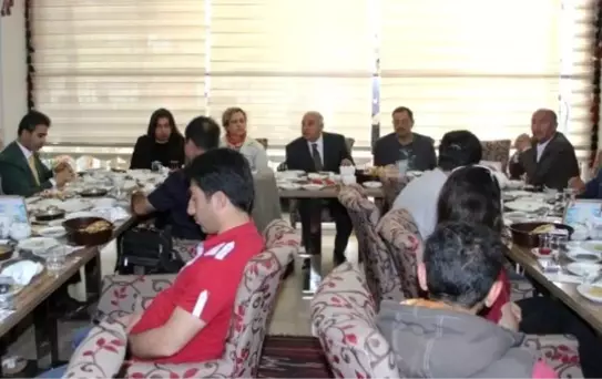 CHP Van Milletvekili Adayı Kartal Basınla Bir Araya Geldi