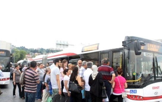 İzmir'de 11 Yıl Sonra Kağıt Bilet Dönemi Başladı