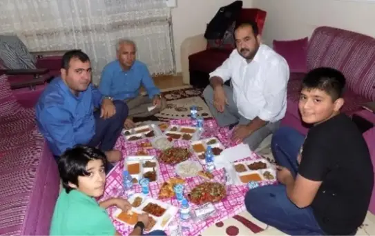 İl Başkanı Akçay, Her Akşam Bir Aileyi Ziyaret Ediyor