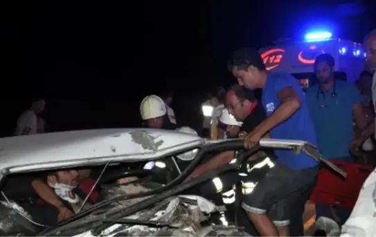 Otomobil Elektrik Direğine Çarptı: 1 Yaralı