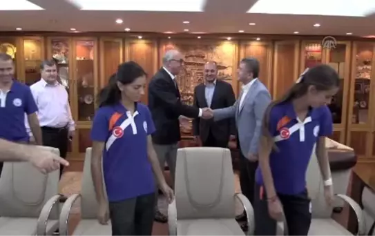 Üsküdar'da Başarılı Sporcular Altınla Ödüllendirildi