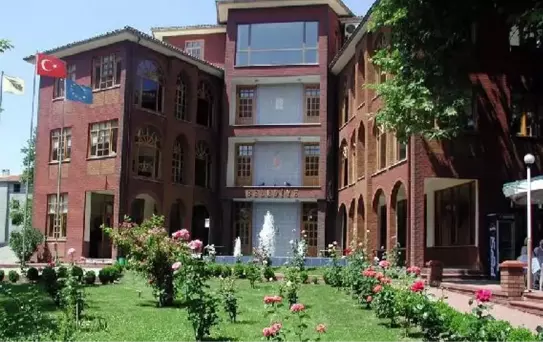 MHP'li Başkan, AB Bayraklarını Kaldırttı