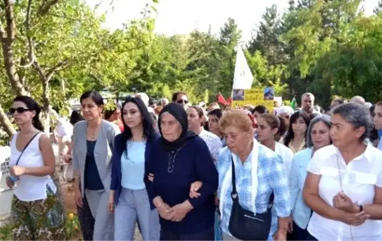 Paris'te Öldürülen Sakine Cansız İçin Tunceli'de Yaptırılan Anıt Mezar Açıldı