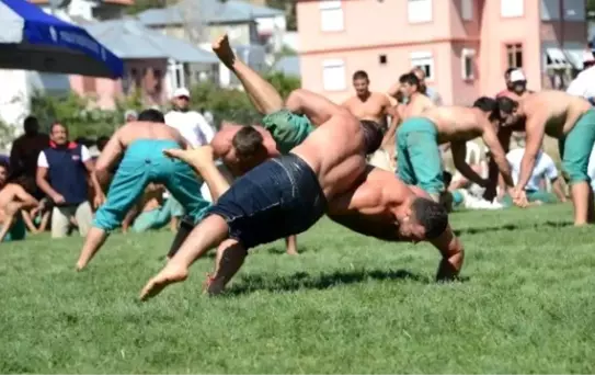 Karakucak Güreşleri Abanoz Yaylası'nda Başladı
