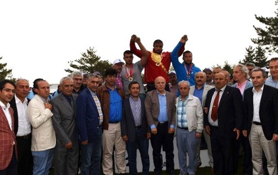 Başpehlivan Binici, Altın Kemerin Sahibi Oldu