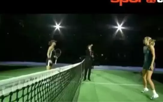Sharapova Mağlubiyetle Başladı!
