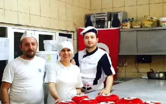 Türk Bayraklı Pasta ve Tatlılara İlgi Büyük