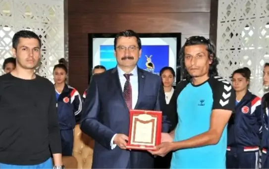 Alpagu Milli Takımından, Başkan Ak'a Teşekkür Ziyareti