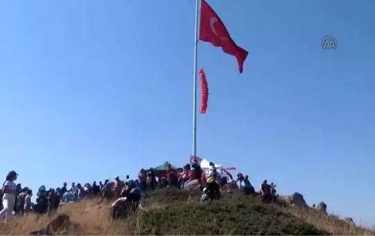 Şehitler Anısına Dev Türk Bayrağı