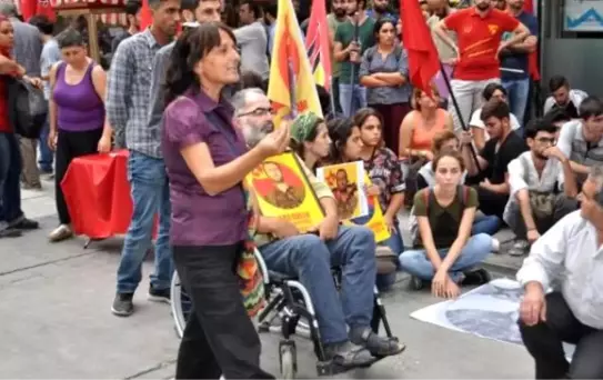 Kobani'de Ölen Aziz Güler İçin Yapılan Açıklamaya Polis Müdahalesi (2)