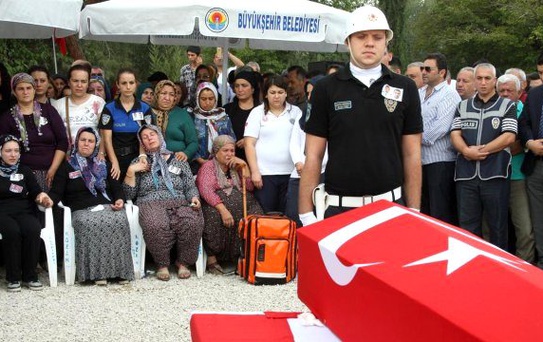 Şehit Polis, Gözyaşları Arasında Toprağa Verildi