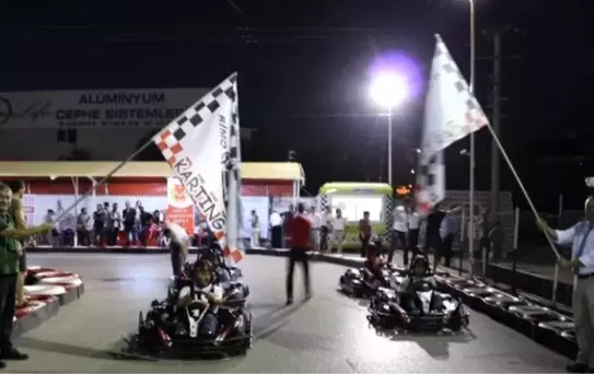 Gazeteciler Go Kart'ta Stres Attı