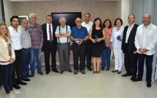 Adana'da Emektar Mimarlara Plaket