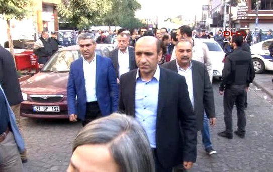 Diyarbakır Polis Eşliğinde Sokağa Çıkma Yasağı Bulunan Sur İlçesi? Ni Gezdiler