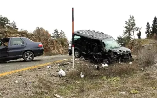 Kastamonu'da İki Araç Çarpıştı: 1 Ölü, 8 Yaralı