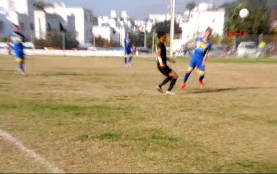 Turgutreispor ile Gümüşlük Gençlikspor Maçının Bitiminde Saha Karıştı