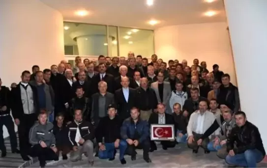 Kadro Alan Karayolları İşçileri Sevinçlerini Paylaştı