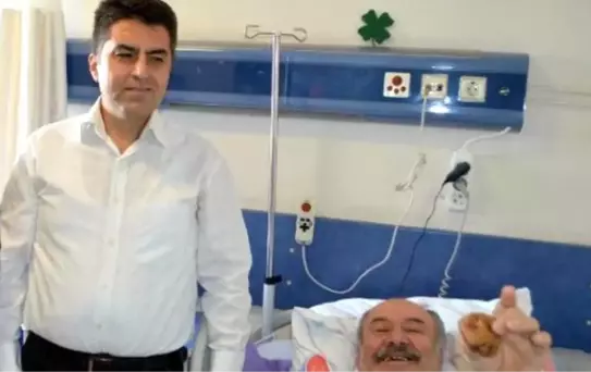 65 Yaşındaki Hastanın İdrar Kesesinden Yumurtadan Büyük Taş Çıktı