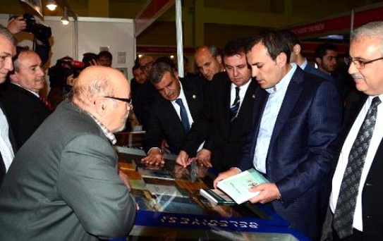 Bakan Ünal'dan Rus Turistlere Çağrı: Türkiye Evinizdir