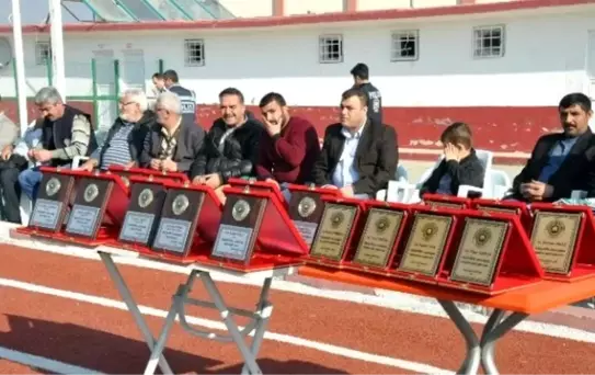 Akçakale'de Sporun Yaşlı Çınarlarına Plaket Verildi