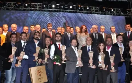 Yılın Gazetecileri Ödüllerini Aldı