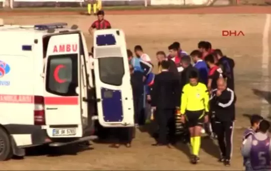 Dili Ters Dönen Futbolcuyu Orta Hakem Kurtardı
