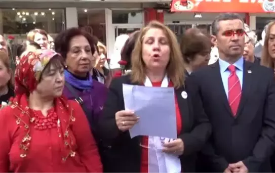 Balıkesir'de CHP'li Kadınlardan 8 Mart Kutlaması