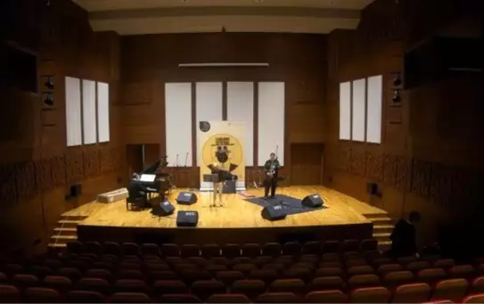 İzmir'de düzenlenen Avrupa Caz Festivali'nde Romanya Prömiyeri