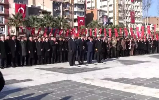 Bakan Yılmaz, Atatürk Anıtı'na Çelenk Bıraktı