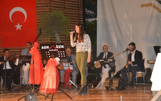 Edremit Liseler Arası Türk Halk Müziği Solo Ses Yarışması Düzenlendi