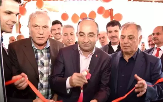 Kurdelayı Başkan Üzülmez kesti
