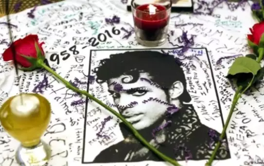 Vefat Eden Pop İkonu Prince'in Albümleri Yok Satıyor