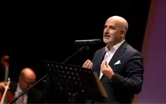 Necipoğlu'ndan İlahilerle Duygulandıran Gece