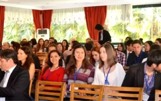 Ayvalık'ta Gençlik Meclis'te Çalıştayı Başladı