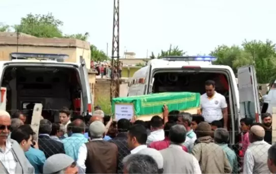 PKK'nın Bombalı Kamyonla Katlettiği 13 Köylü Toprağa Verildi