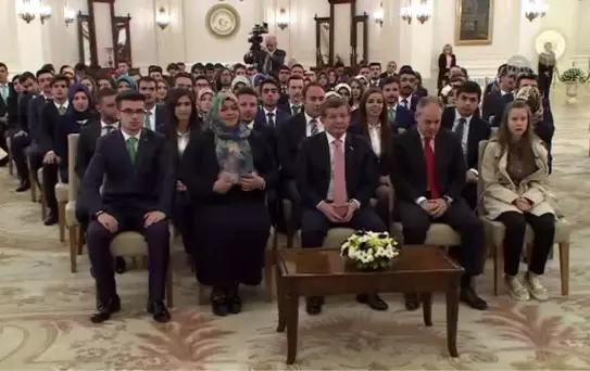 Başbakan Davutoğlu, Gençleri Kabul Etti