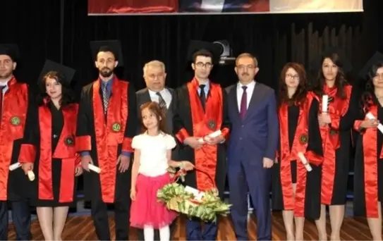 Genç Hukukçular Mezuniyet Coşkusu Yaşadı