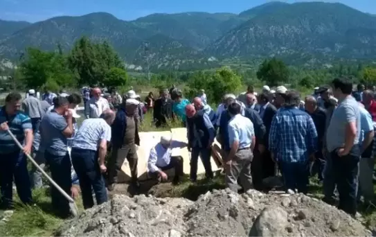 Yenice Köyü Dernek Başkanının Anne Acısı