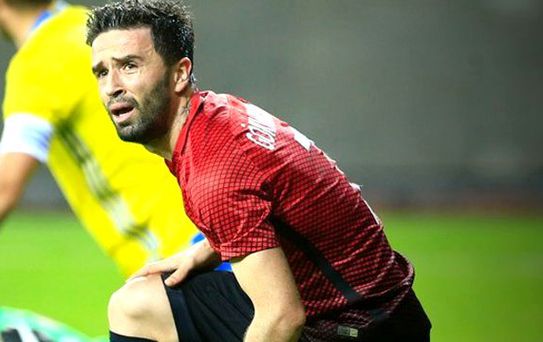 Gökhan Gönül Bir Fenerbahçe'yle Bir Menajeriyle Görüşüyor