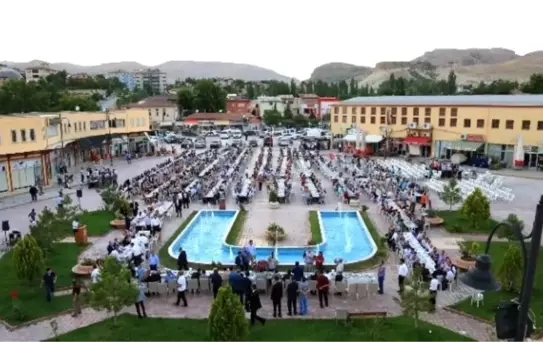 Bakan Tüfenkci Darende'de İftar Programına Katıldı