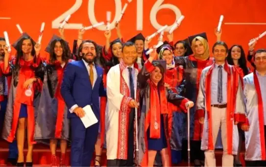 Azmin Zaferi: 8 Ameliyat, 4 Kitap