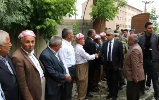 Hakkari Valisi Toprak Yüksekova'da Halkla Bayramlaştı