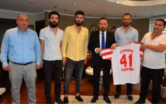 Başkan Doğan'ı, Üçtepespor Yöneticileri Ziyaret Etti