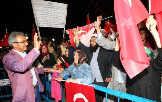 Darbe Girişimi Sonrası Gebze'de Binler Şükür Namazı Kıldı